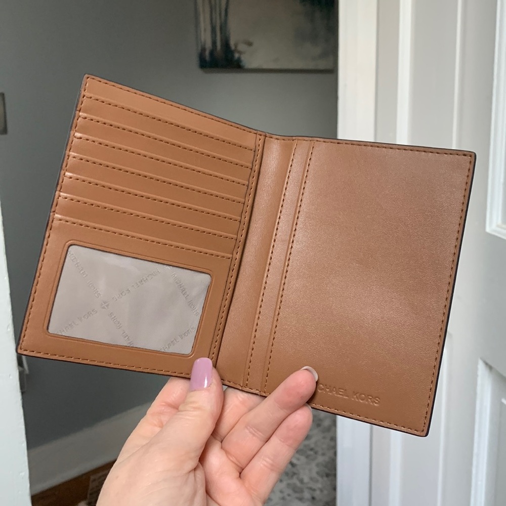 ❌SOLD❌ Authentic Michael Kors passport and credit card holder - like new - Picture 16 of 17